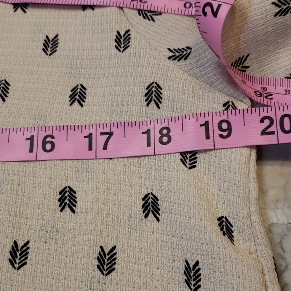 Le Lis Scoop Neck Loose Top Tan EUC Large USA Made Tie Up Sleeves - Picture 7 of 9